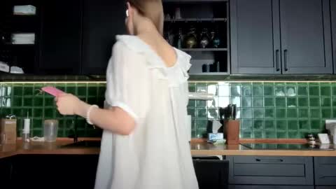 Snapshot of solar_bella chatting on March 2026 04:16:01 AM Bella online show from March 2026 04:16:01 AM