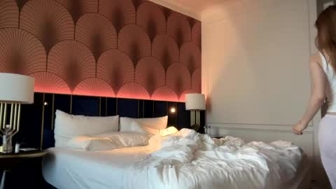 Snapshot of solar_bella chatting on April 2026 08:41:01 AM Bella online show from April 2026 08:41:01 AM