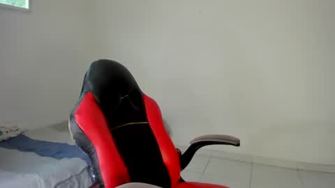 Snapshot of solar_moonie chatting on September 2025 10:01:02 PM Moonie  online show from September 2025 10:01:02 PM
