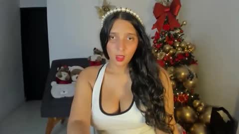 Moonie  online show from December 2025 04:52:01 AM