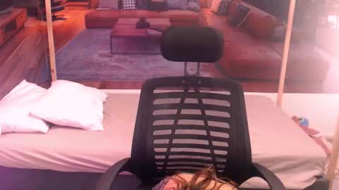 Snapshot of solarboom18 chatting on November 2025 07:04:02 PM solarboom18 online show from November 2025 07:04:02 PM