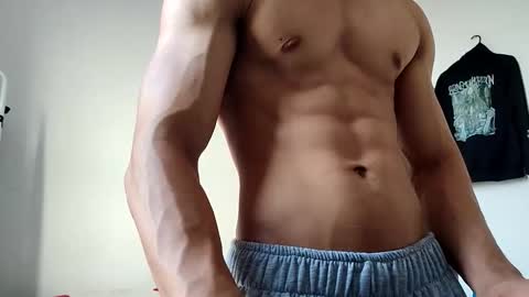 Snapshot of solorizo chatting on March 2026 10:28:01 PM Hi Im Weller Check my Bio online show from March 2026 10:28:01 PM