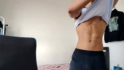 Snapshot of solorizo chatting on March 2026 09:54:01 PM Hi Im Weller Check my Bio online show from March 2026 09:54:01 PM