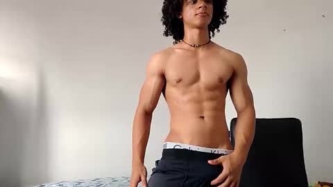 Snapshot of solorizo chatting on April 2026 08:54:02 PM Hi Im Weller Check my Bio online show from April 2026 08:54:02 PM