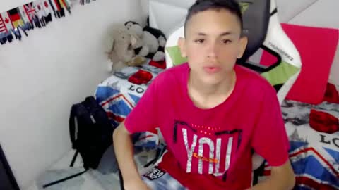 Snapshot of sombra_18 chatting on May 2026 03:25:02 AM ESTEBAN online show from May 2026 03:25:02 AM