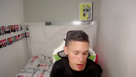 Snapshot of sombra_18 chatting on May 2026 08:36:01 PM ESTEBAN online show from May 2026 08:36:01 PM