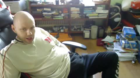 Snapshot of songoku81 chatting on February 2025 02:46:02 PM Tom online show from February 2025 02:46:02 PM