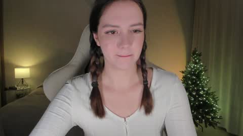 Snapshot of sonia_moon_ chatting on December 2024 01:57:02 AM sonia_moon_ online show from December 2024 01:57:02 AM