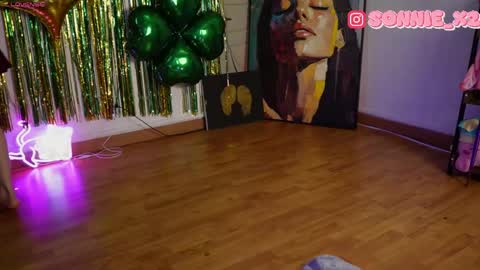 Sonnie online show from March 2026 01:33:01 PM