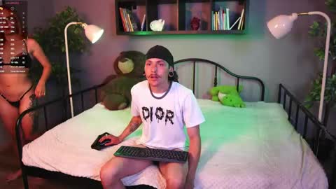 Snapshot of sophi_and_dereck chatting on May 2026 12:12:01 PM sophi_and_dereck online show from May 2026 12:12:01 PM
