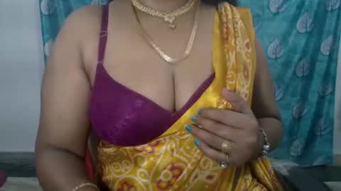 Snapshot of sophia_indian chatting on April 2026 04:51:01 AM Sophia Tamil online show from April 2026 04:51:01 AM