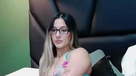 Snapshot of sophia_loreenn chatting on January 2025 02:35:01 PM Sofia online show from January 2025 02:35:01 PM