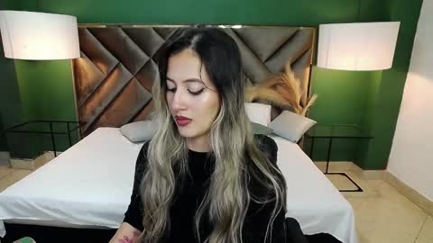 Snapshot of sophia_loreenn chatting on February 2025 02:16:01 PM Sofia online show from February 2025 02:16:01 PM