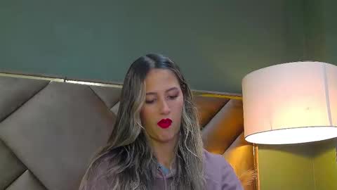 Snapshot of sophia_loreenn chatting on October 2025 02:02:01 PM Sofia online show from October 2025 02:02:01 PM