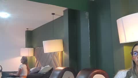 Snapshot of sophia_loreenn chatting on November 2025 02:06:01 PM Sofia online show from November 2025 02:06:01 PM