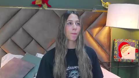 Snapshot of sophia_loreenn chatting on November 2025 03:04:01 PM Sofia online show from November 2025 03:04:01 PM