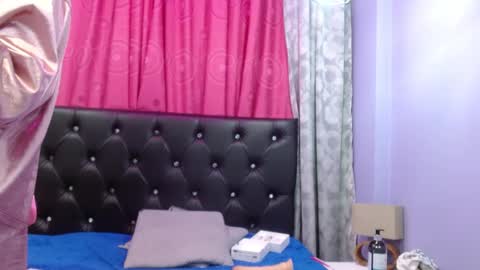 Snapshot of sophia_ny chatting on February 2025 02:45:02 AM SOPHIA online show from February 2025 02:45:02 AM