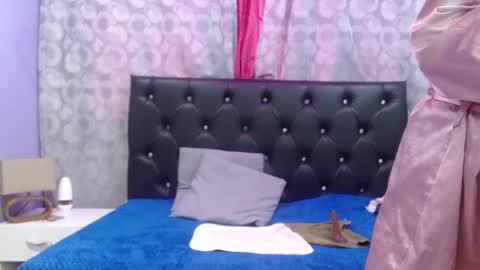 Snapshot of sophia_ny chatting on February 2025 09:06:01 PM SOPHIA online show from February 2025 09:06:01 PM