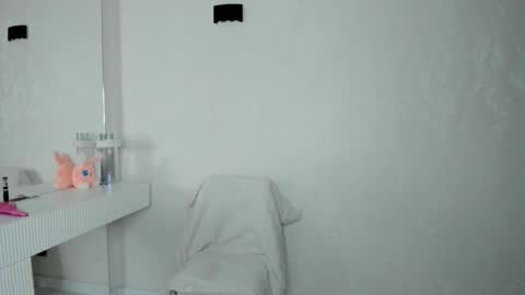 Snapshot of sophia_squirtits chatting on November 2025 04:32:02 PM QUEEN OF SQUIRT online show from November 2025 04:32:02 PM