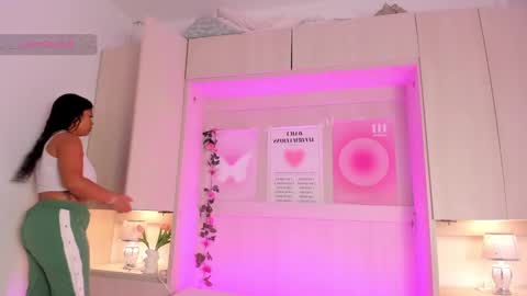  S O P H I A  online show from February 2025 11:45:02 AM