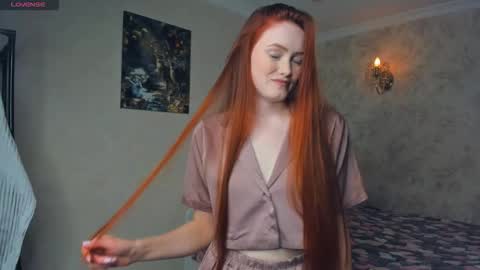 Snapshot of sophia_turn chatting on September 2025 03:06:01 PM Sophia online show from September 2025 03:06:01 PM