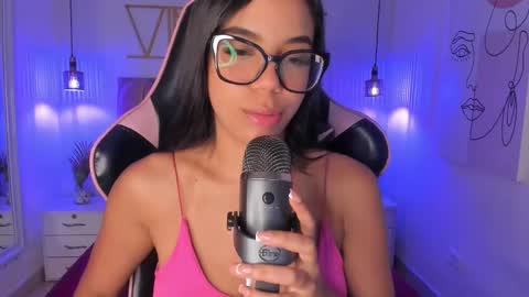 Sophie Hill  online show from October 2025 07:49:01 PM