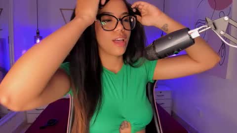 Sophie Hill  online show from October 2025 08:09:02 PM