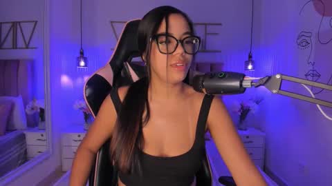 Sophie Hill  online show from November 2025 08:09:01 PM