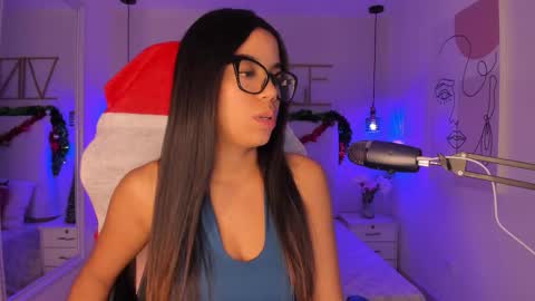 Sophie Hill  online show from December 2025 08:48:02 PM