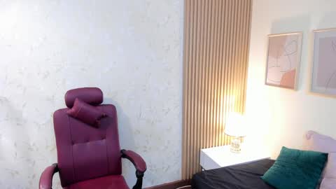 Sophia online show from May 2026 12:01:02 PM