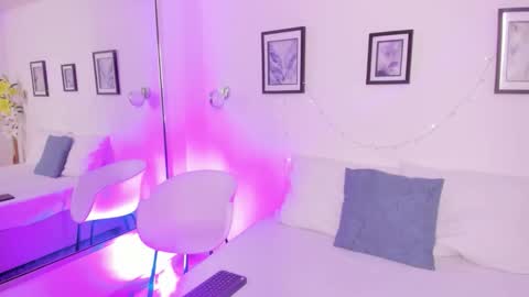 Sophia  online show from December 2025 04:30:01 AM