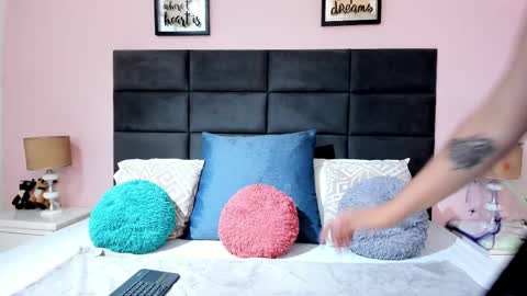 Sophia online show from October 2025 07:46:02 PM