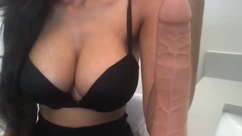 Sophia online show from October 2025 03:14:01 PM