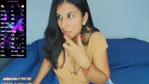 Snapshot of sophie__walker chatting on April 2026 07:03:02 PM Sophia online show from April 2026 07:03:02 PM