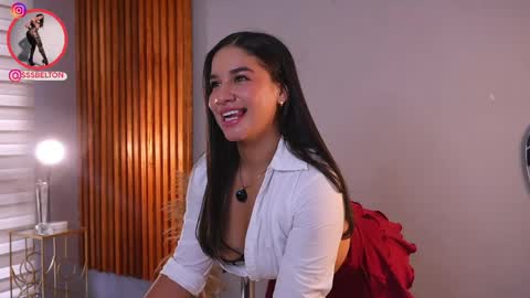 Snapshot of sophie_belton chatting on May 2026 09:23:02 PM sofia online show from May 2026 09:23:02 PM