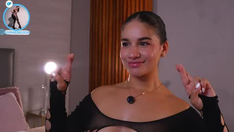 Snapshot of sophie_belton chatting on May 2026 11:23:01 PM sofia online show from May 2026 11:23:01 PM