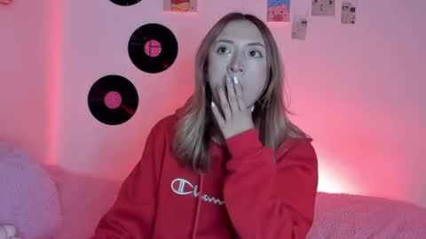 Snapshot of sophie_collins13 chatting on October 2025 05:30:01 AM Sophie online show from October 2025 05:30:01 AM