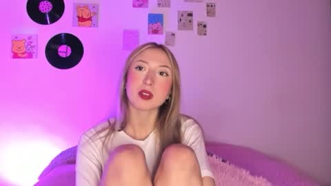 Sophie online show from February 2026 07:02:01 AM