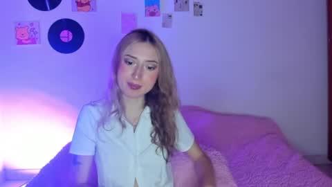 Snapshot of sophie_collins13 chatting on March 2026 06:19:02 AM Sophie online show from March 2026 06:19:02 AM