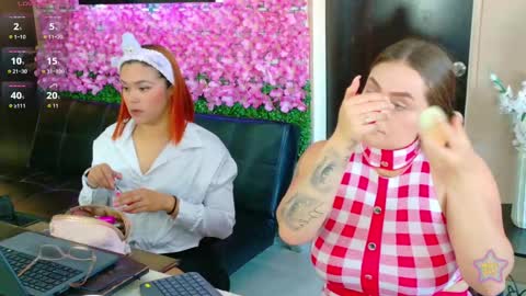 Snapshot of sophie_new25 chatting on February 2026 02:06:02 PM sophie_new25 online show from February 2026 02:06:02 PM