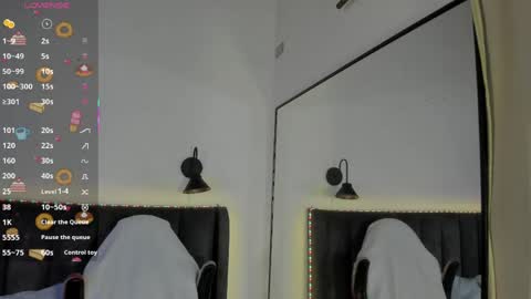 sophie_smith19 online show from April 2026 01:37:01 PM