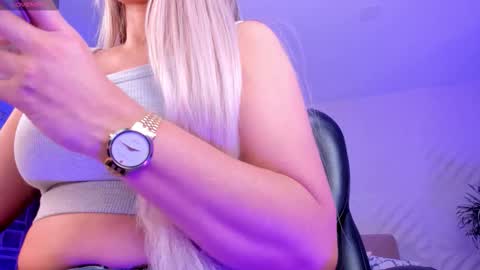 Snapshot of sophiebarnett_ chatting on November 2025 01:27:02 AM Sophie online show from November 2025 01:27:02 AM