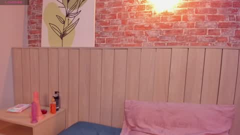 Snapshot of sophiebenson_ chatting on December 2024 03:22:01 PM Sophie online show from December 2024 03:22:01 PM