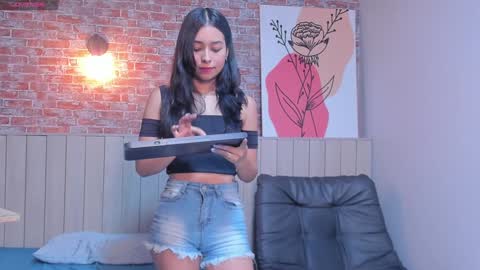 Snapshot of sophiebenson_ chatting on January 2025 03:34:01 PM Sophie online show from January 2025 03:34:01 PM