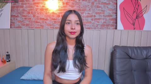 Snapshot of sophiebenson_ chatting on January 2025 12:35:01 PM Sophie online show from January 2025 12:35:01 PM