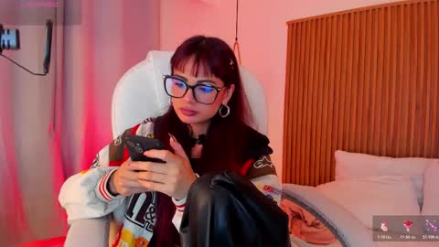 Snapshot of sophiecherry_ chatting on November 2025 08:27:02 PM Sophie IG sophiecherry es online show from November 2025 08:27:02 PM