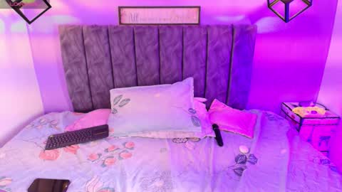 Snapshot of sophiee_velvet chatting on January 2026 05:27:02 PM online show from January 2026 05:27:02 PM