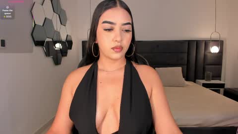 Snapshot of sophielanne chatting on May 2026 11:54:01 PM Sophie online show from May 2026 11:54:01 PM