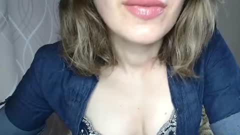 Snapshot of sophiemisss chatting on July 2026 06:19:02 AM Sophiemisss online show from July 2026 06:19:02 AM