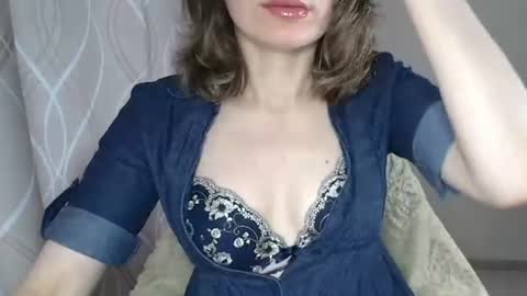 Snapshot of sophiemisss chatting on July 2026 06:27:01 AM Sophiemisss online show from July 2026 06:27:01 AM